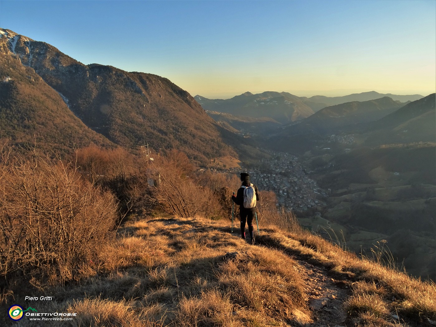 59 Caldi colori del tramonto sulla Val Serina.JPG